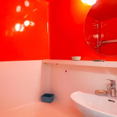 Renove Aux Pieds, Balcon, Wifi Apartment *